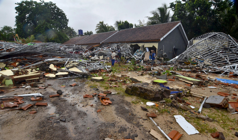 tsunami Indonesia destrucción