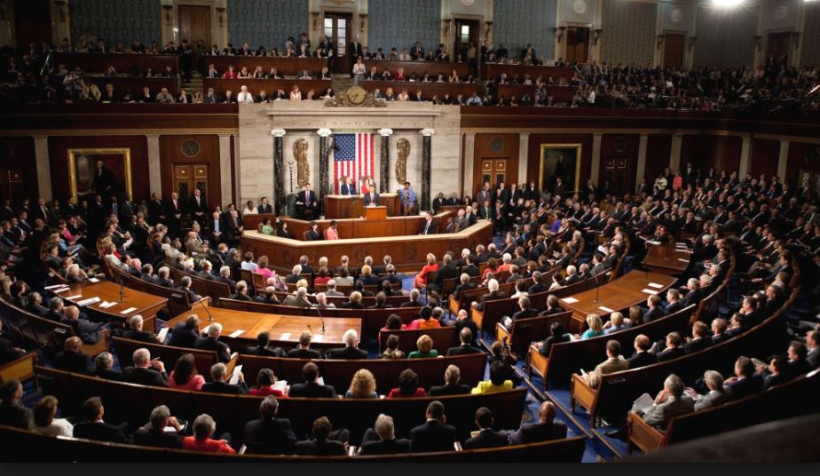 Con una votación 239-192, los legisladores dieron su visto bueno a un proyecto de ley de gastos a corto plazo para financiar el DHS hasta el 8 de febrero.