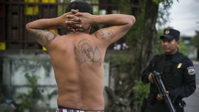 Detienen a pandilleros en El Salvador