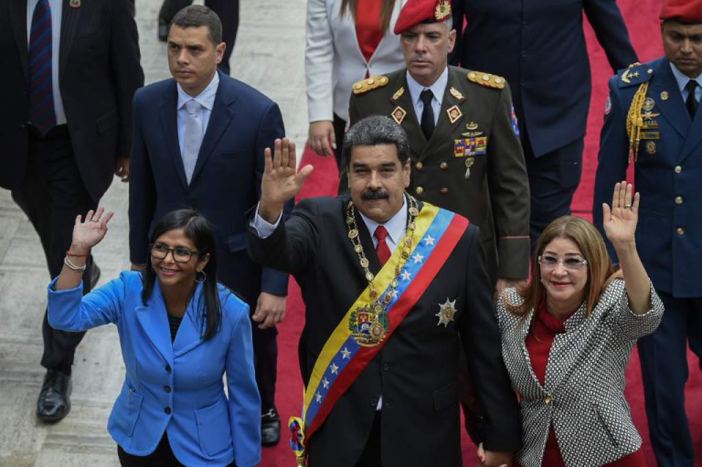 Maduro asume segundo mandato