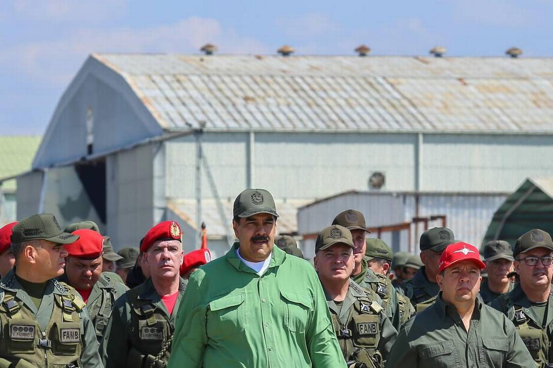 Maduro denuncia que militares