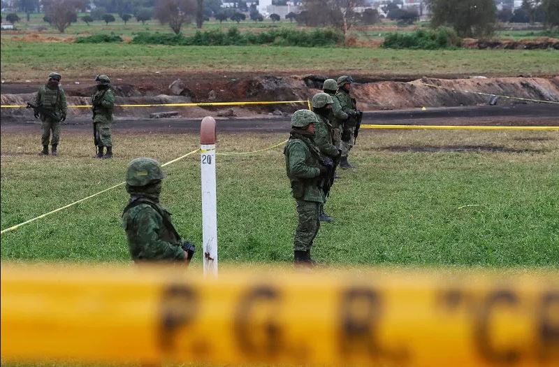 Ejército mexicano halla fuga en un ducto próximo a zona explosión