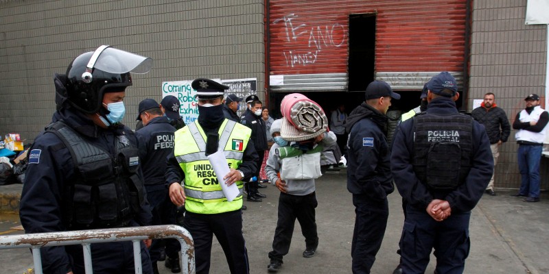 Policía rescata a migrantes centroamericanos