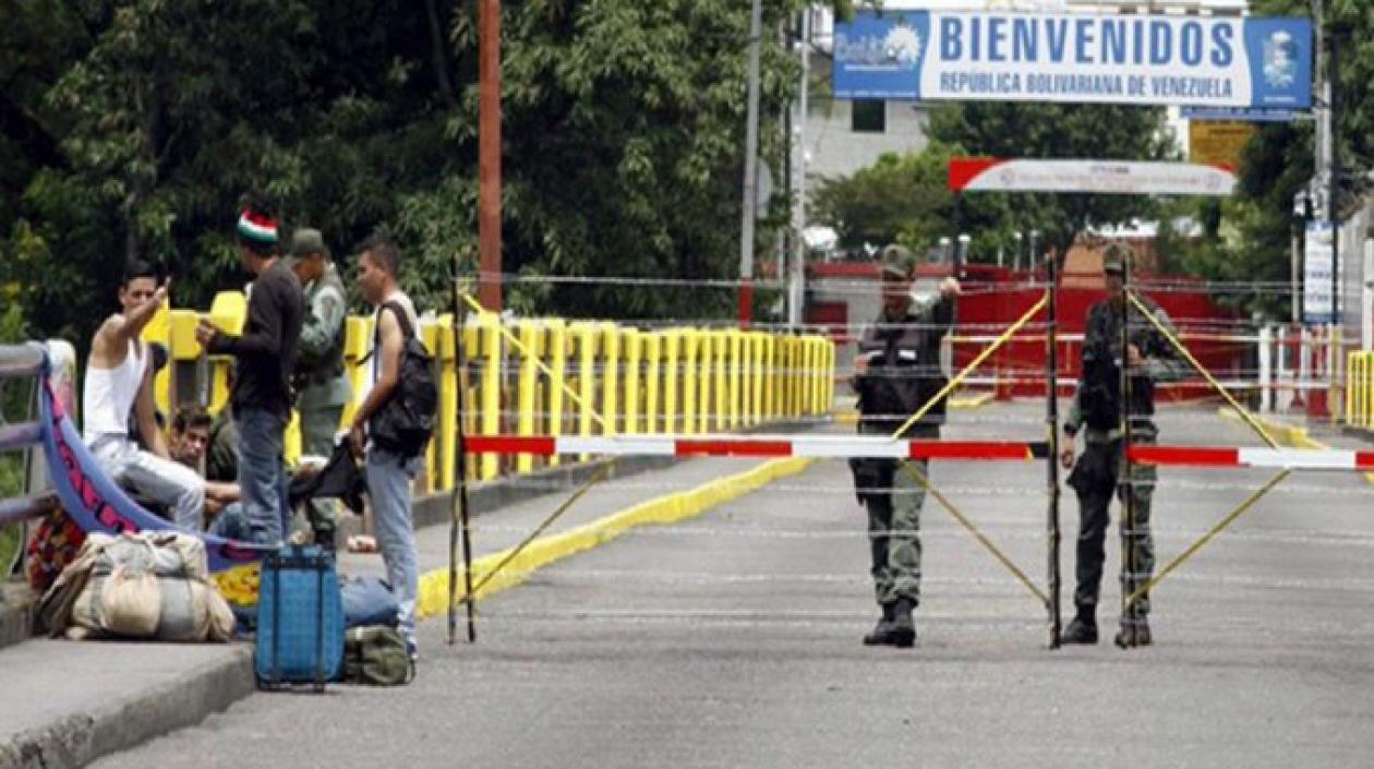 Venezuela cierra de forma "total" la frontera con Colombia ante "amenazas"