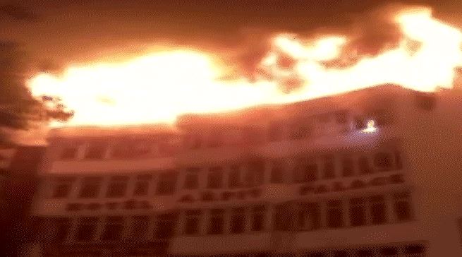 Al menos nueve muertos en un incendio en un hotel de Nueva Delhi