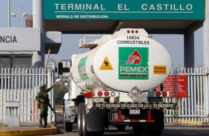 Investigan a un exalcalde en México por nexos con banda que roba combustible