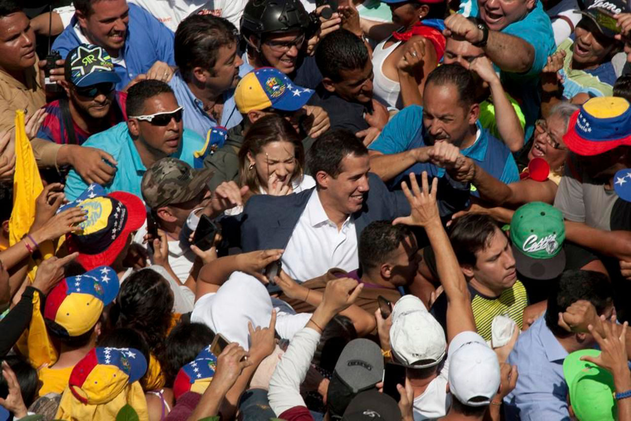 Juan Guaidó llega a plaza de Caracas