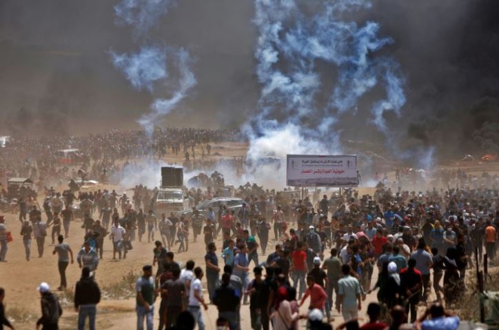 Joven palestino muere por heridas de fuego israelí en las protestas en Gaza