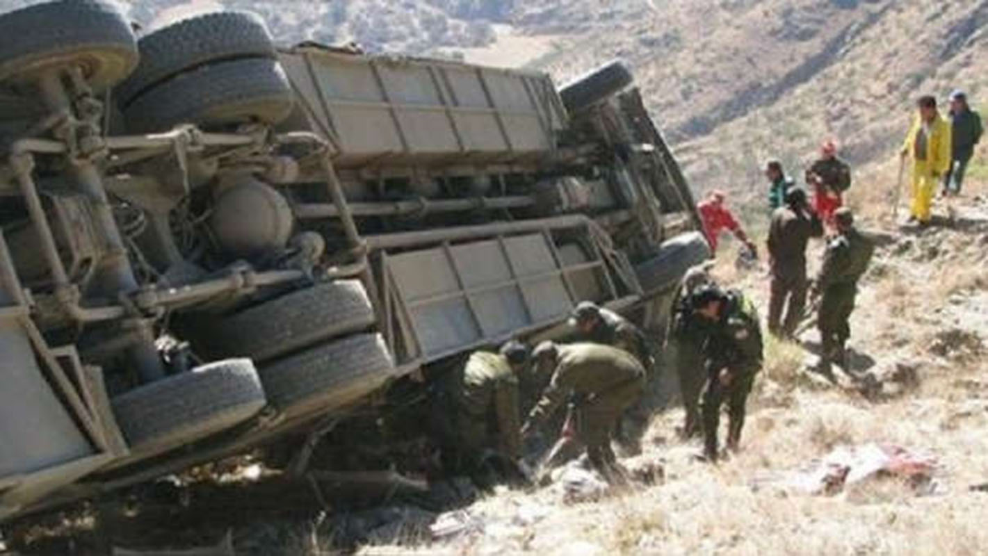 Bus cae a precipicio en Bolivia con saldo de 17 muertos. Foto con fines ilustrativos