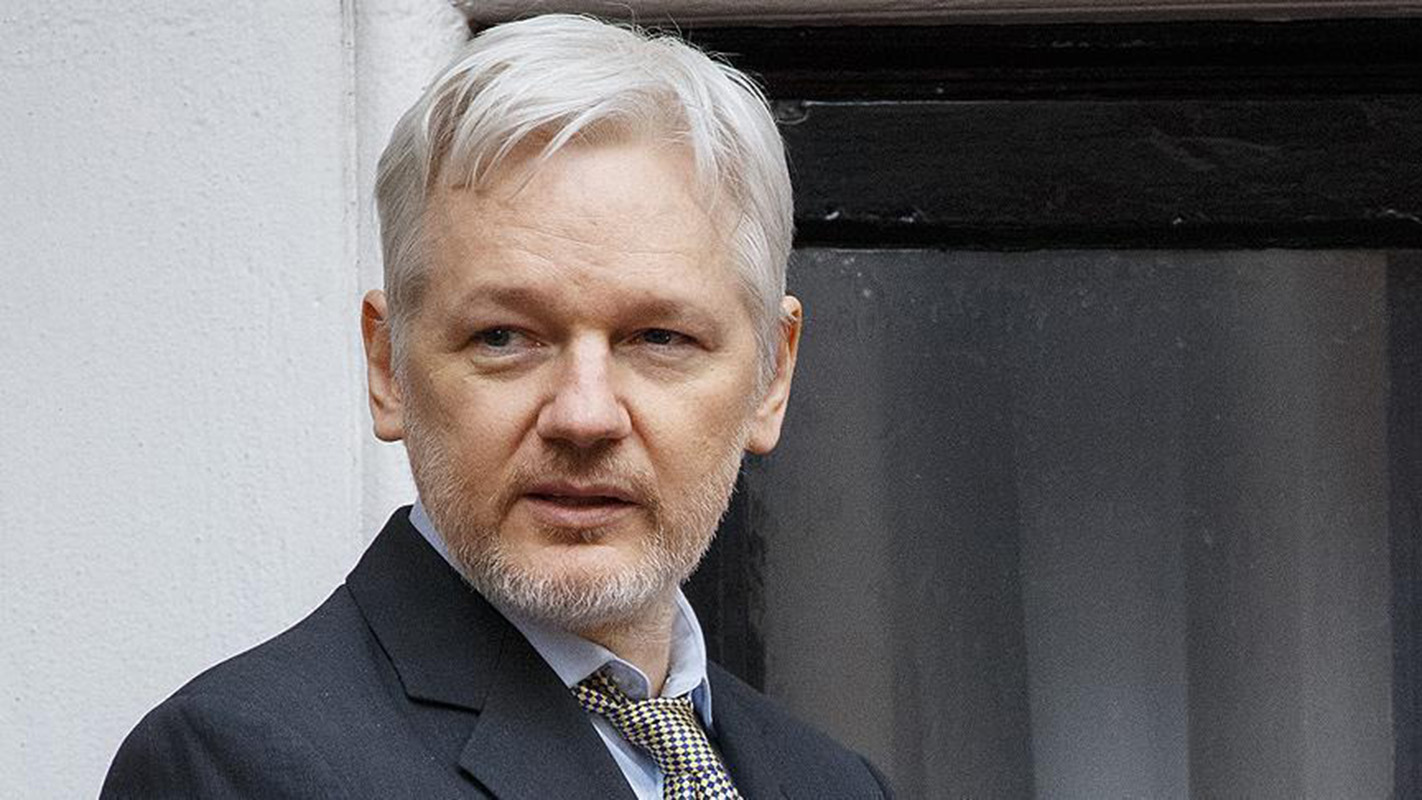 Ecuador decidirá en su momento si mantiene o retira el asilo a Assange