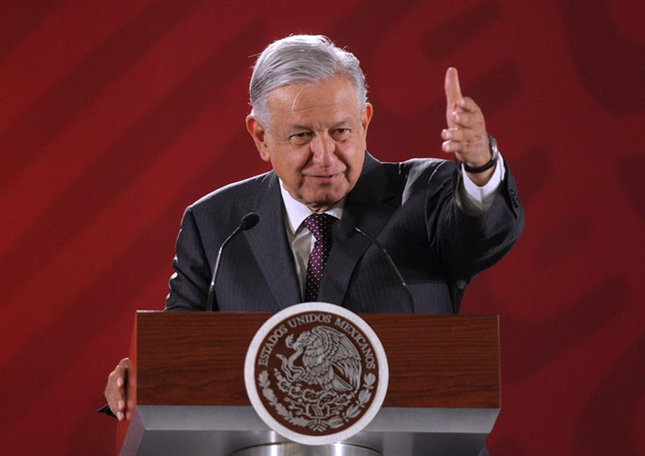 López Obrador abre la puerta a una encuesta