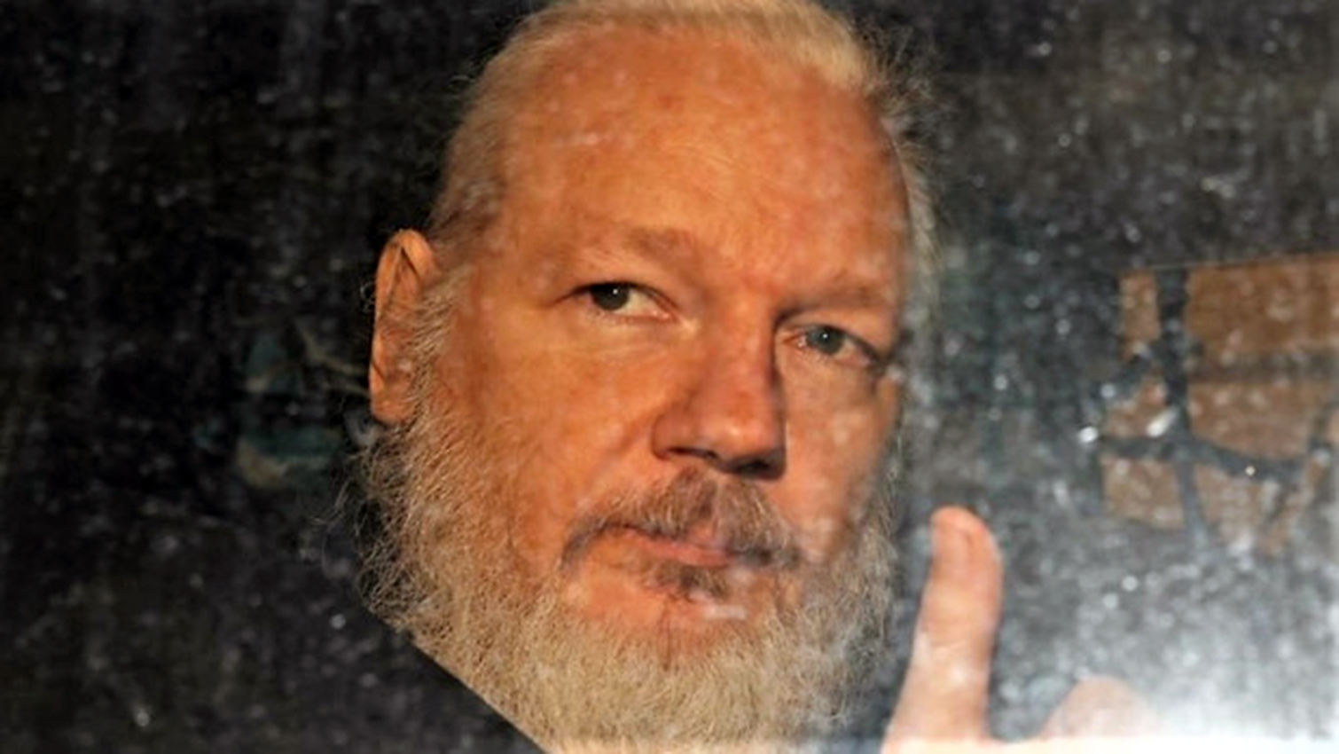 Ecuador entregará a EEUU material informático de Assange