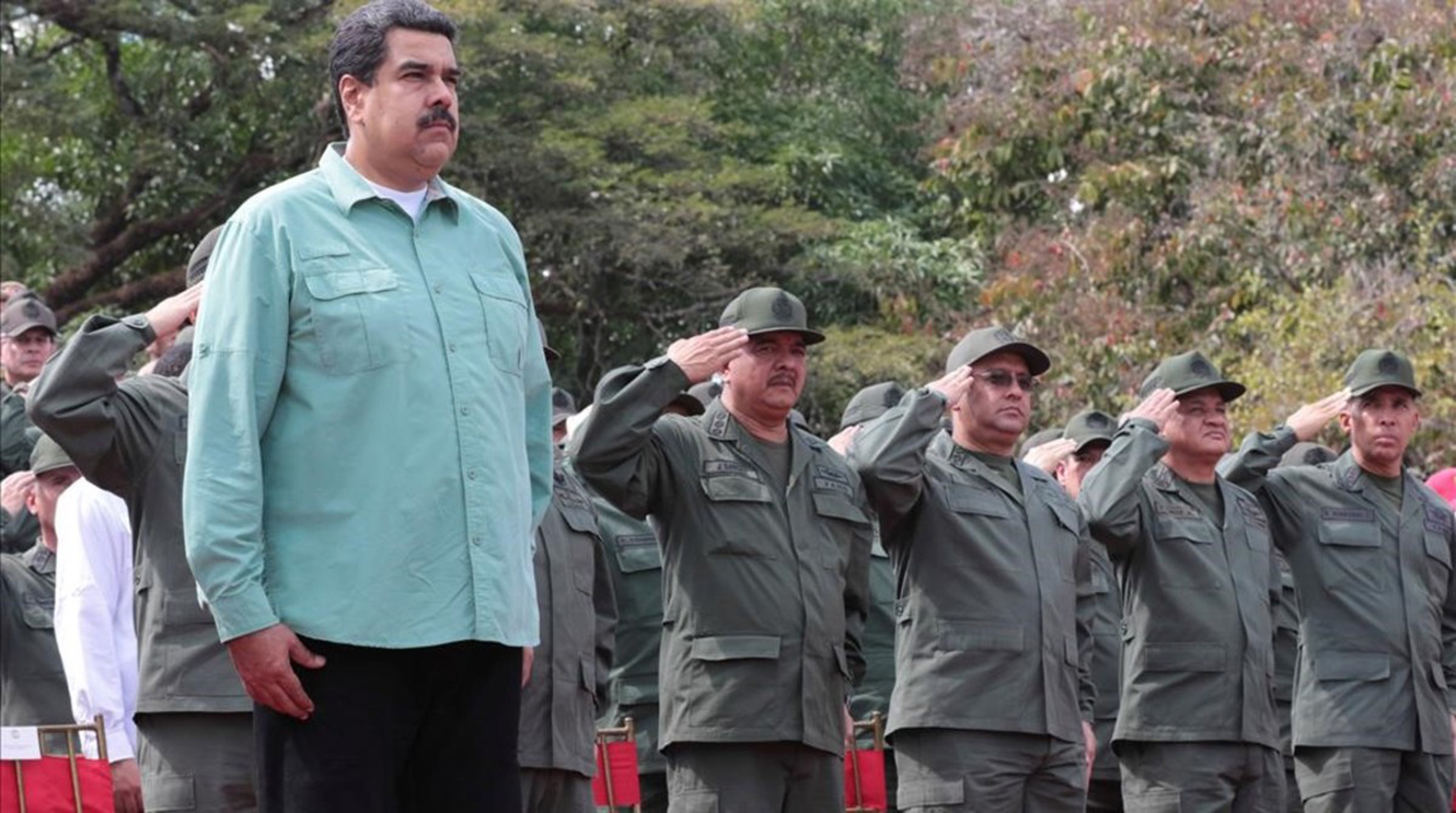 Maduro y militares venezolanos se declaran en ofensiva