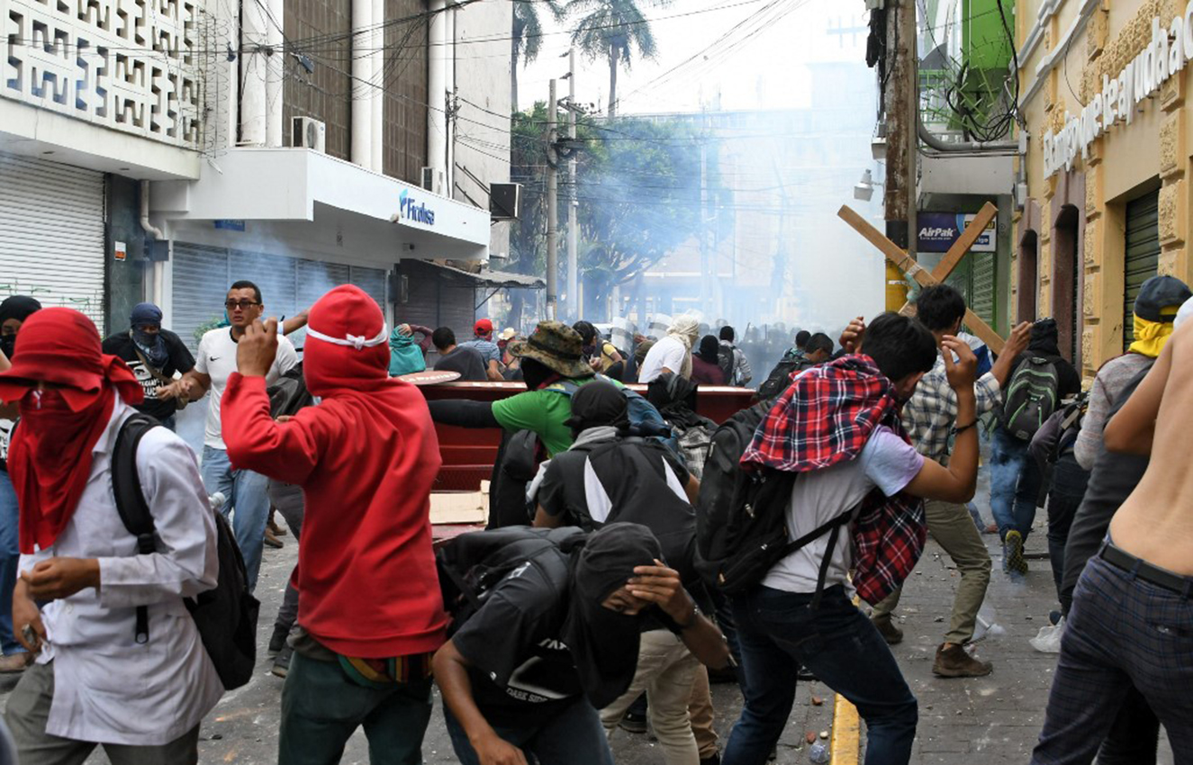 Policía de Honduras reprime manifestación