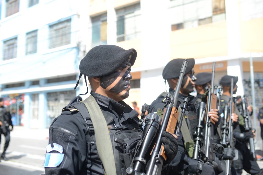 Policía Nacional Civil conmemora sus 22 años de servicio con un desfile de honor