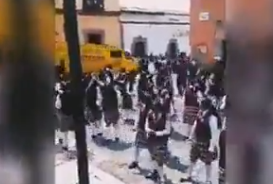 Camión de valores atropella a alumnos cuando efectuaban un desfile