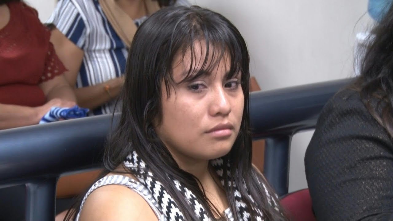 Fiscalía salvadoreña apela liberación de mujer acusada bajo ley antiaborto