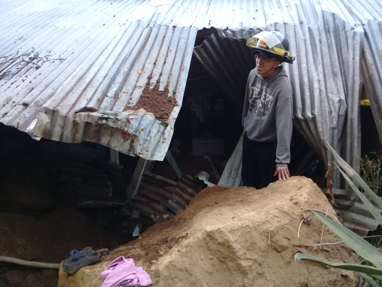 Una persona muere en un derrumbe en Villa Nueva