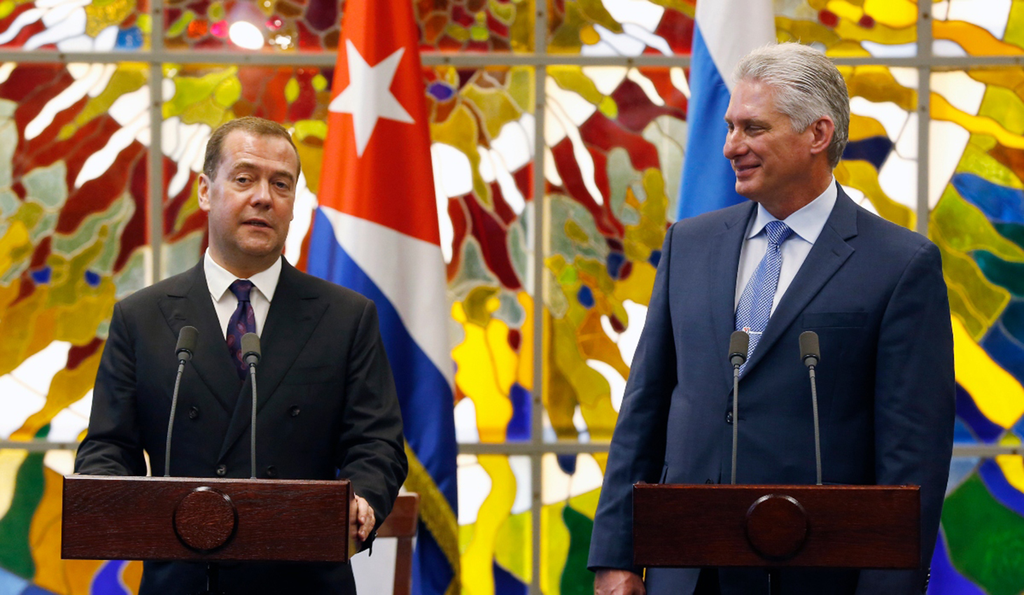 El primer ministro ruso, Dmitri Medvedev y el presidente de Cuba Miguel Díaz-Canel