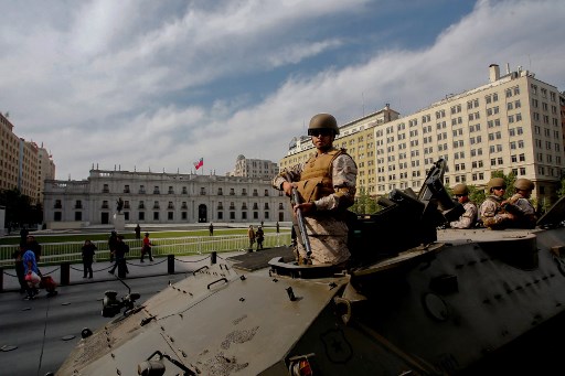 Ejército chileno decreta toque de queda en Santiago luego de violentas protestas