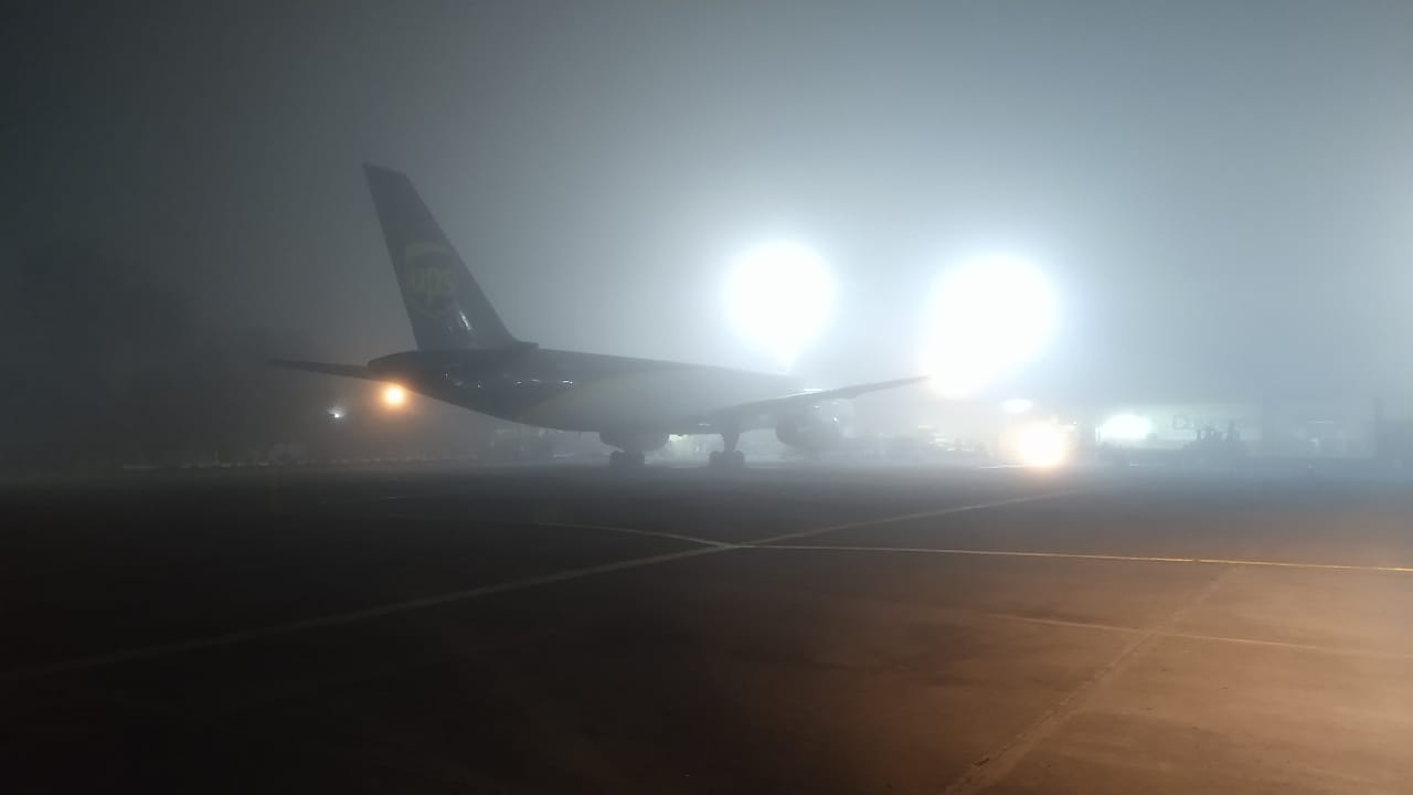 Neblina sobre el aeropuerto La Aurora