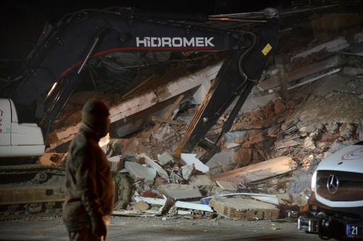 18 los muertos y 553 los heridos por terremoto en Turquía