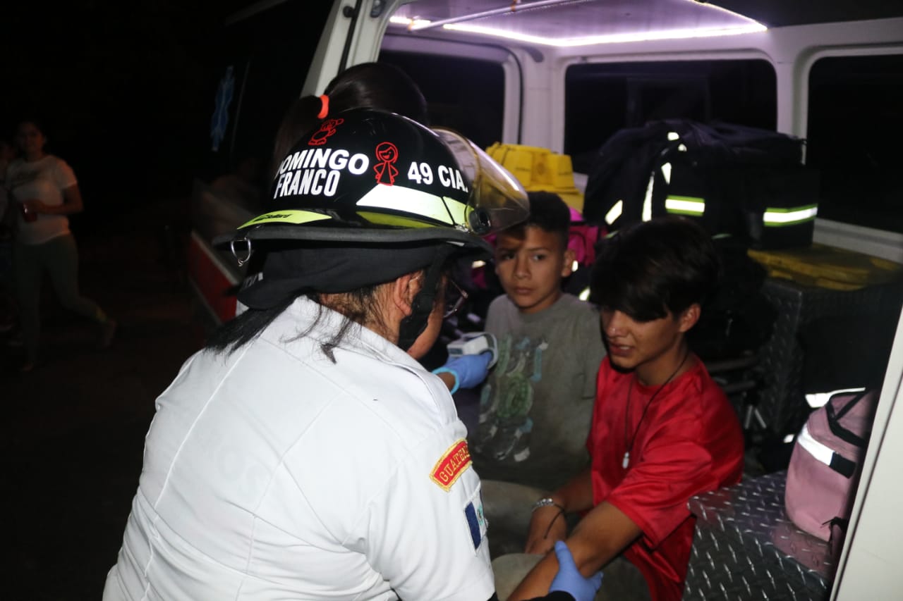 Rescatan a seis adolescentes que se extraviaron en barranco de Mixco