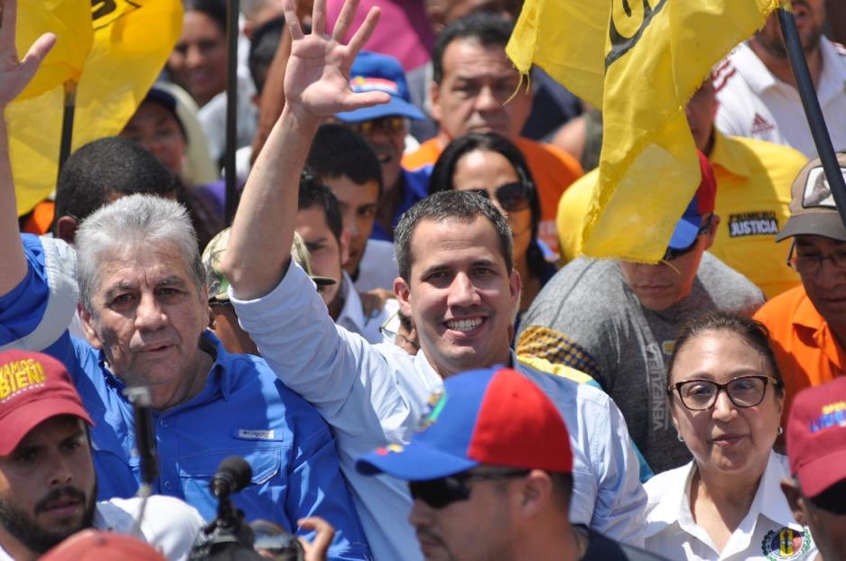 Disparan contra manifestación encabezada por Guaidó en Venezuela
