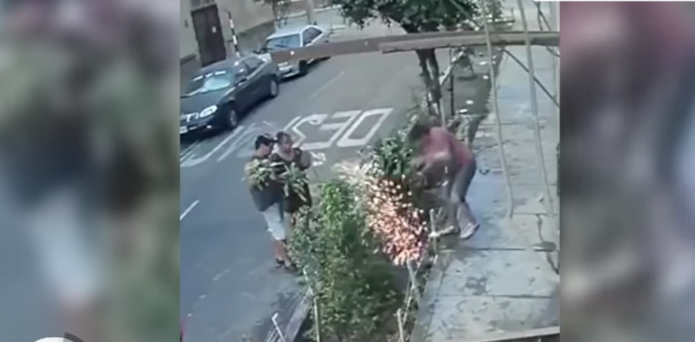 VIDEO: hombre resulta electrocutado por cable enterrado en un jardín