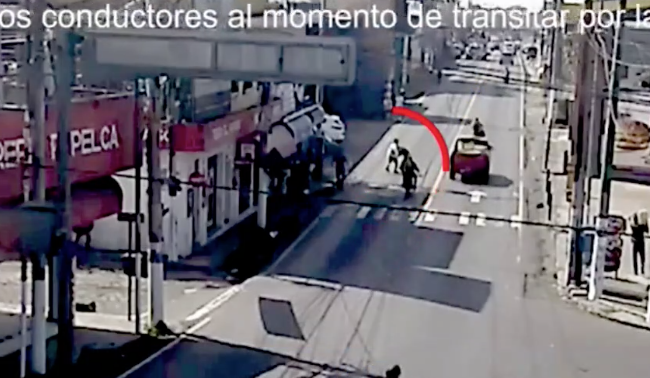 VIDEO: pleito callejero provoca accidente de tránsito en Escuintla
