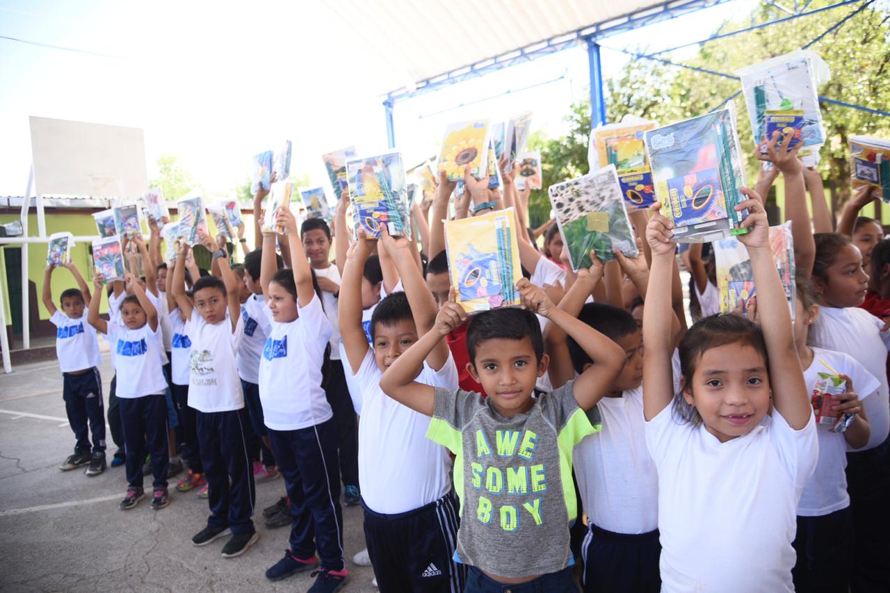 Cuadernos con Corazón benefician a estudiantes en El Progreso