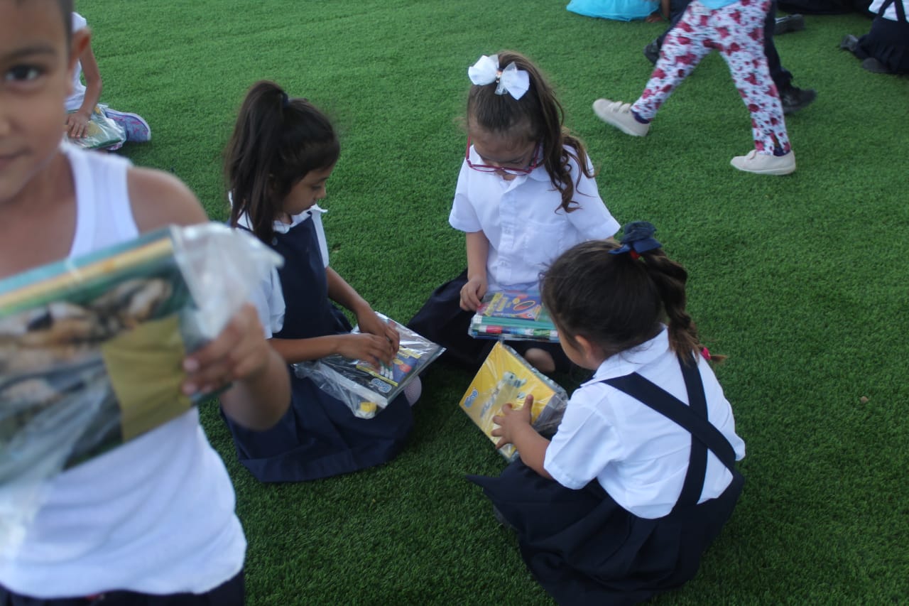 Cuadernos con Corazón benefician a estudiantes en El Progreso