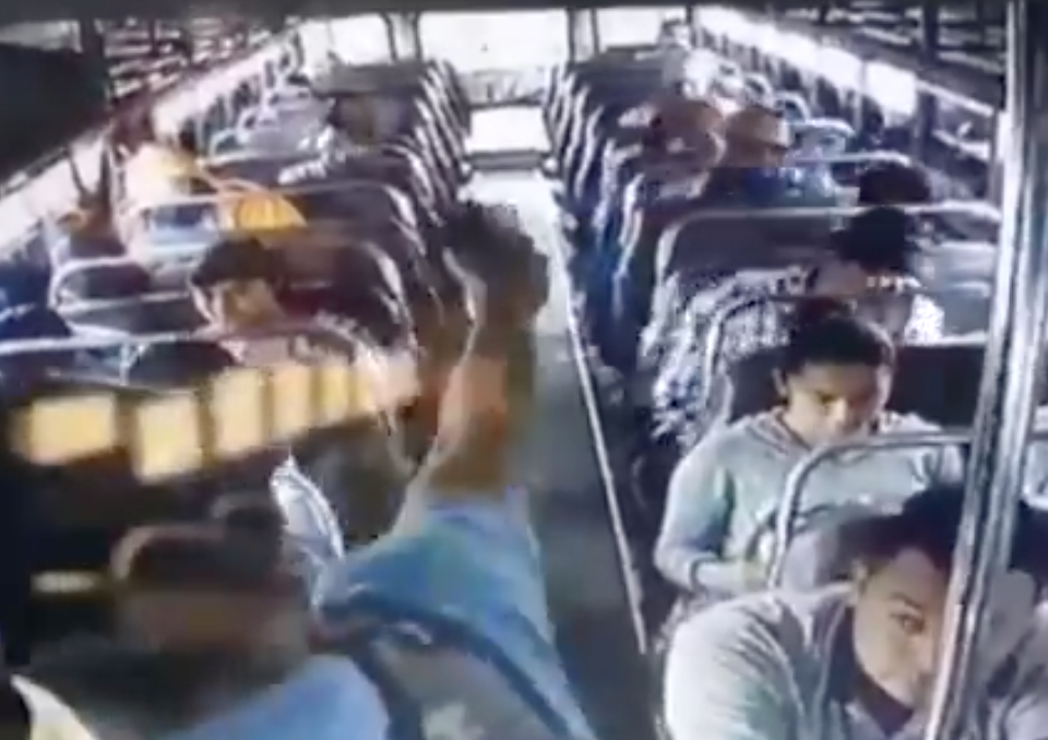 asaltantes despojan a pasajeros de bus hacia San Miguel Petapa
