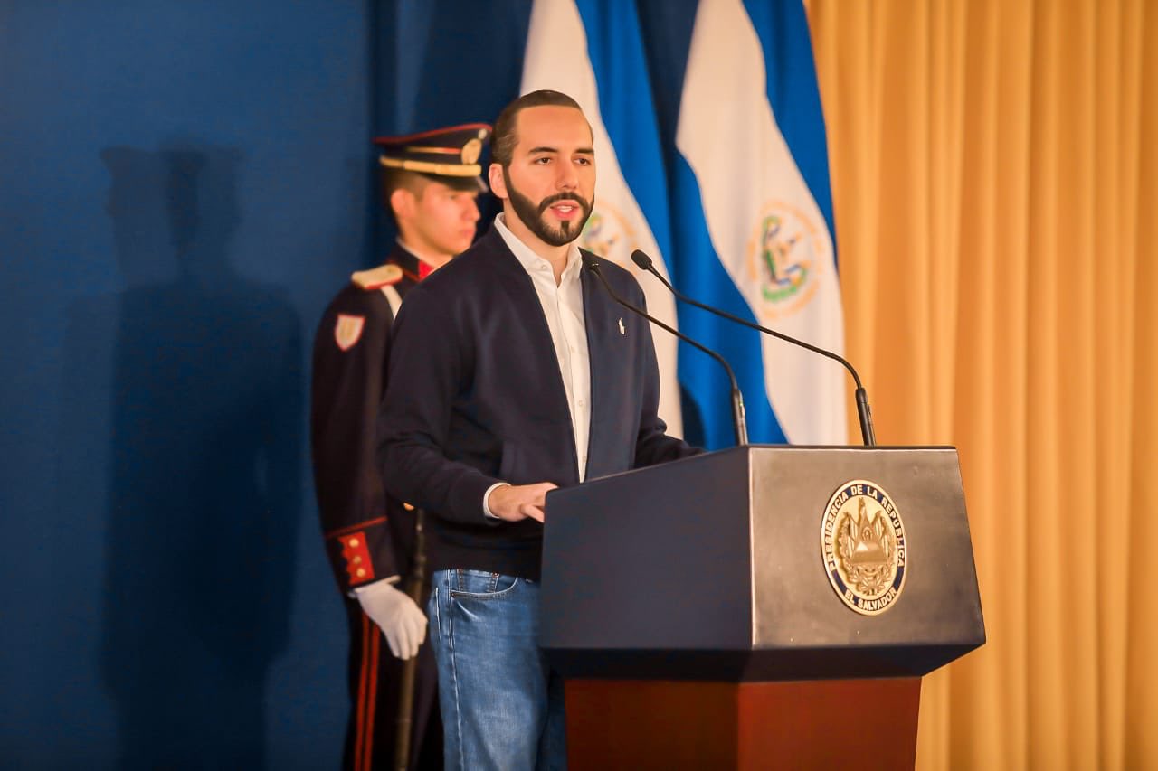 Presidente de El Salvador prohíbe ingreso de guatemaltecos y todo extranjero por prevención ante el coronavirus