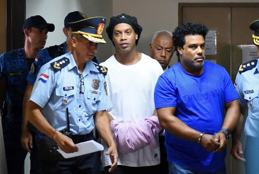 Ronaldinho Gaúcho deberá seguir en prisión preventiva en Paraguay