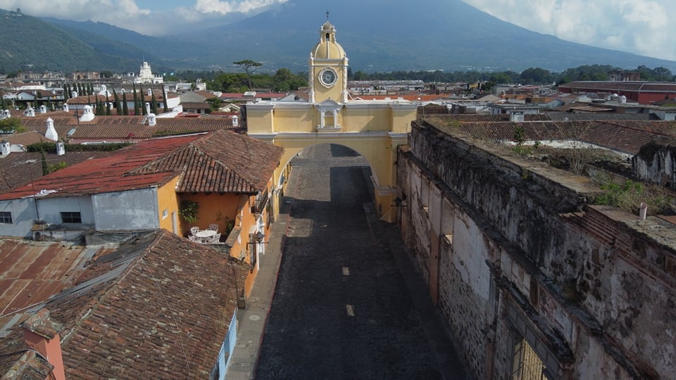 VIDEO | Antigua Guatemala bajo el silencio en sus calles empedradas