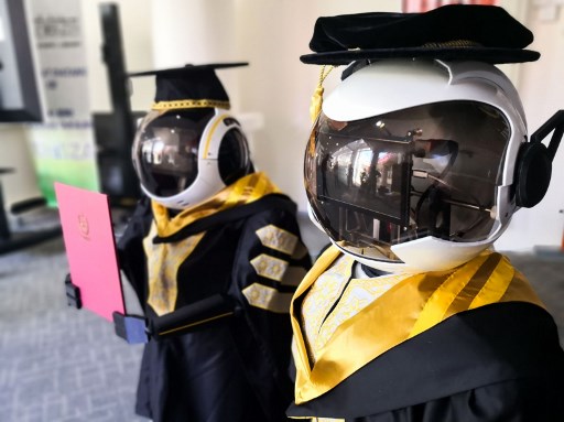 Malasia utiliza robots para una ceremonia de graduación
