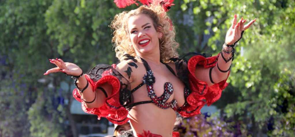 Con sensual baile y descarado atuendo, Niurka recuerda sus tiempos de  “carnavalera”