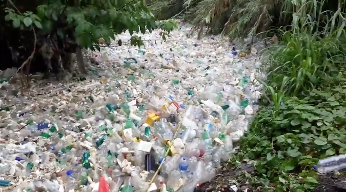 VIDEO: El Guacalate se convierte en un río de plástico