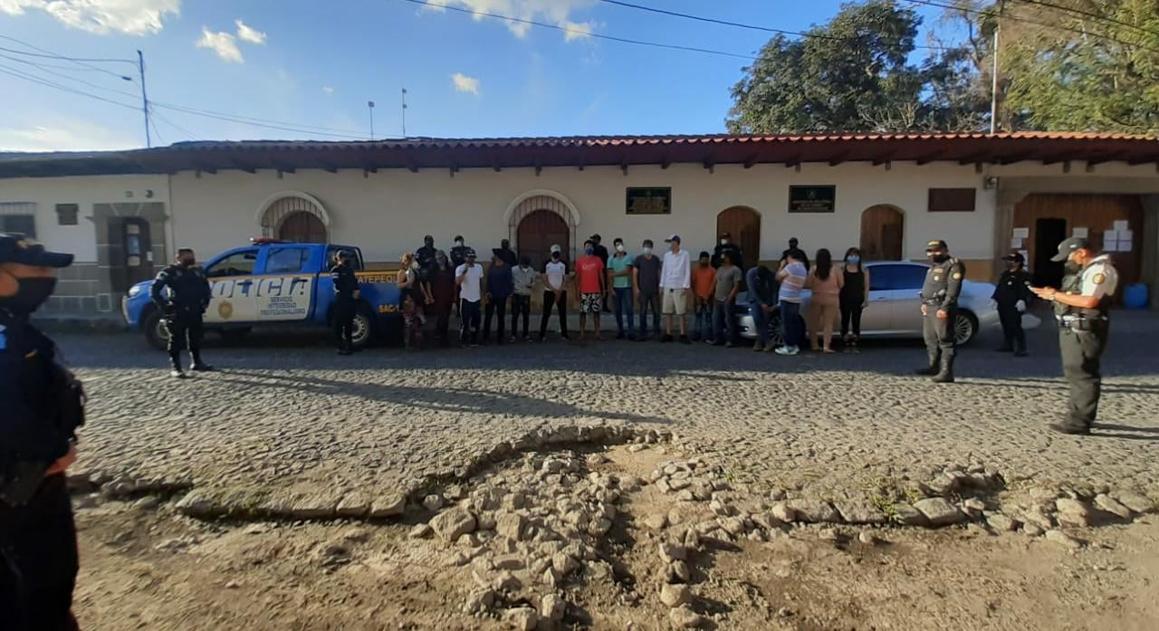 capturados por fiestas clandestinas en Jalapa y Sacatepéquez