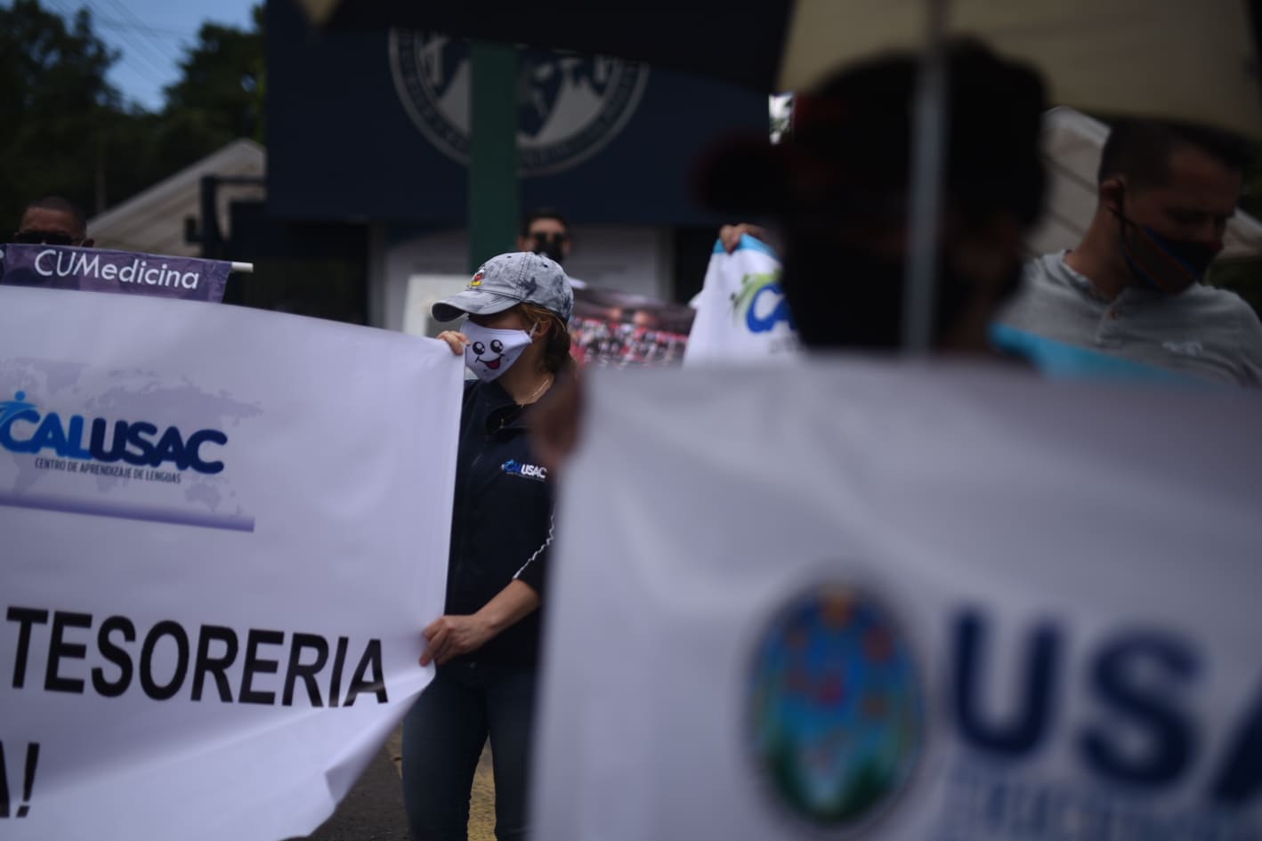Trabajadores del Calusac exigen pago de salarios