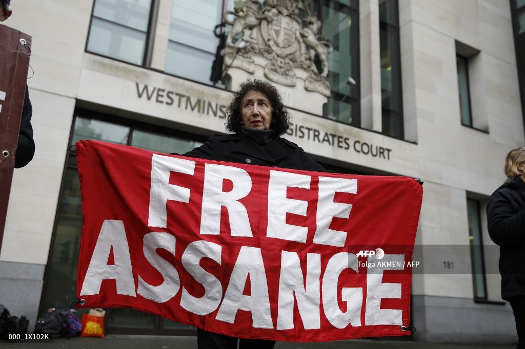 Piden liberar a Julian Assange