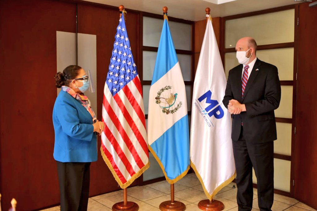 embajador de Estados Unidos se reúne con fiscal general, Consuelo Porras