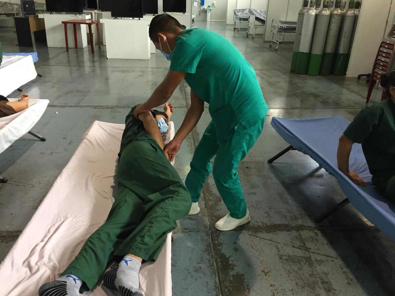 Personal del hospital del Parque de la Industria recibe capacitación para atender a pacientes con COVID-19.