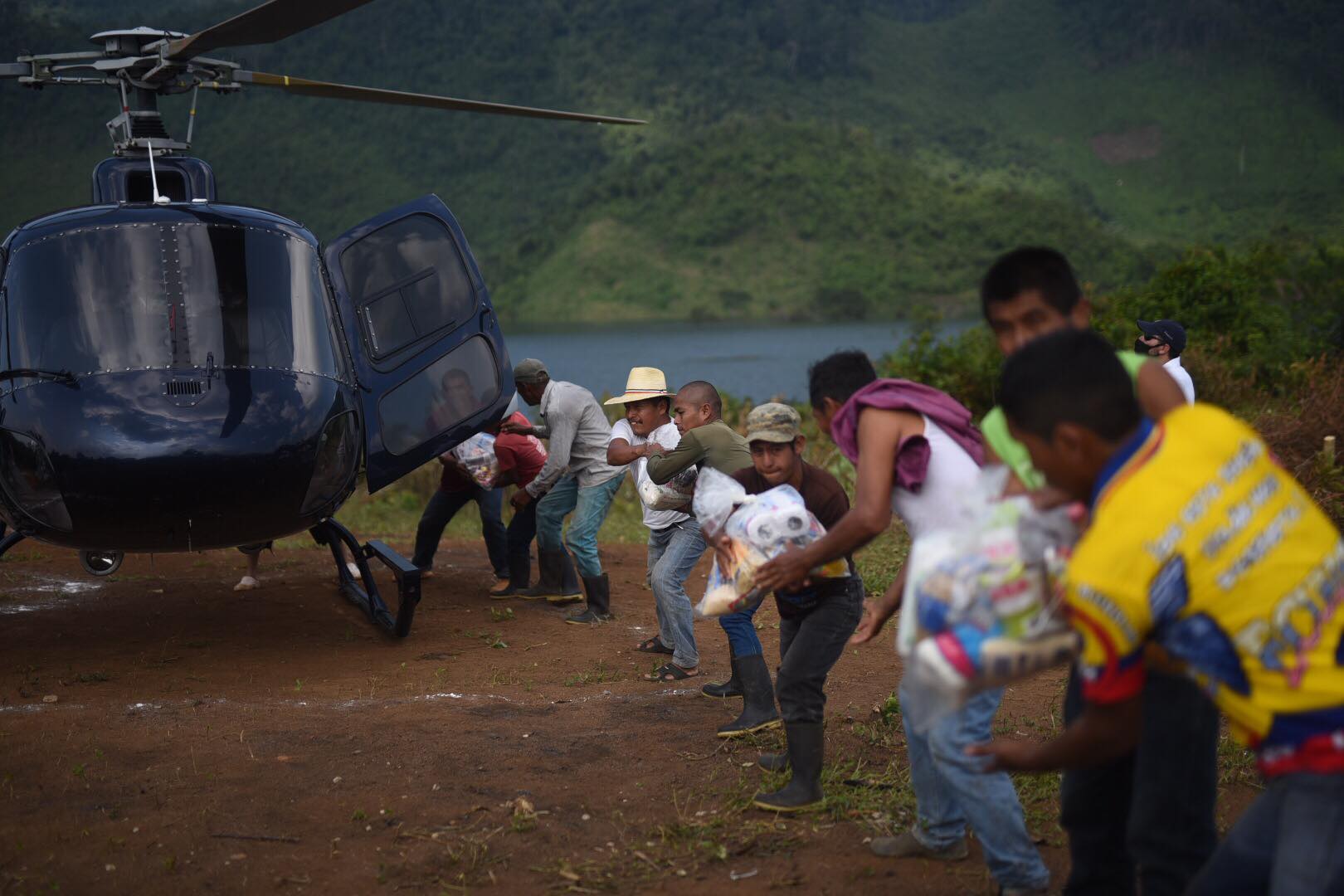 Aeroclub traslada ayuda humanitaria a Alta Verapaz