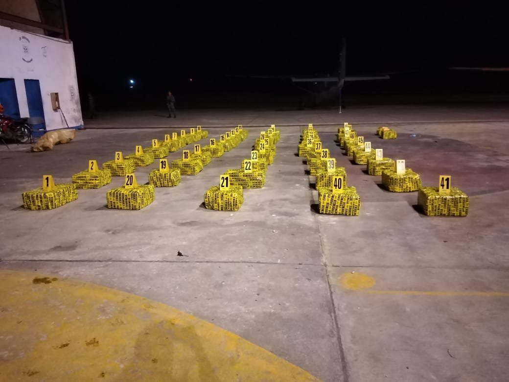 localizan 1.5 toneladas de cocaína en avioneta en Petén