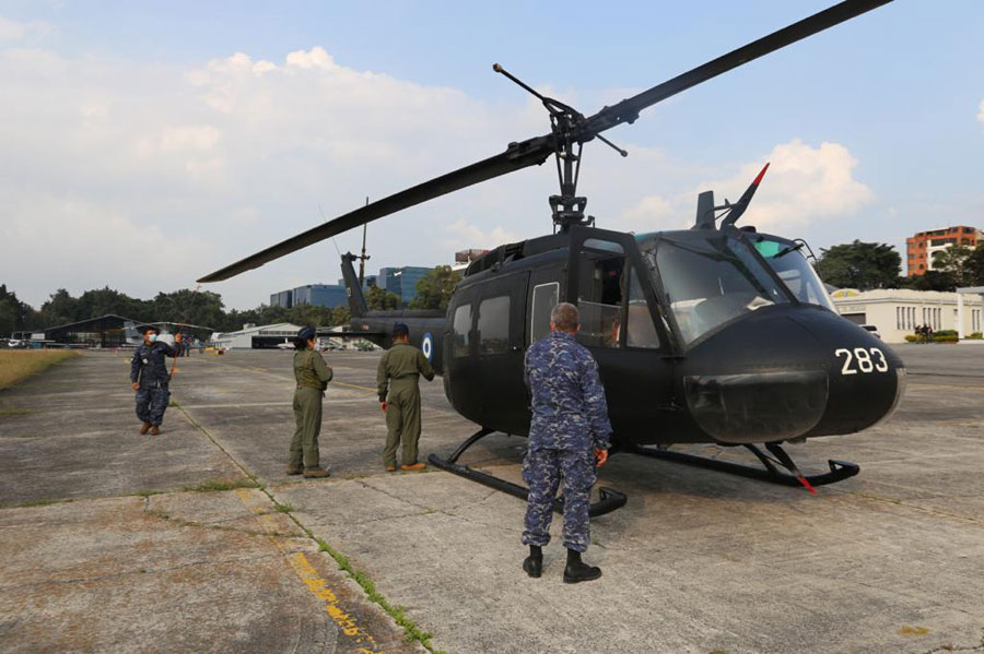 Helicópteros salvadoreños llegan al país