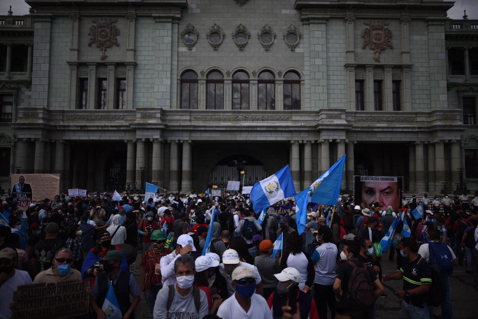 manifestación en la plaza de la Constitución, 28 de noviembre