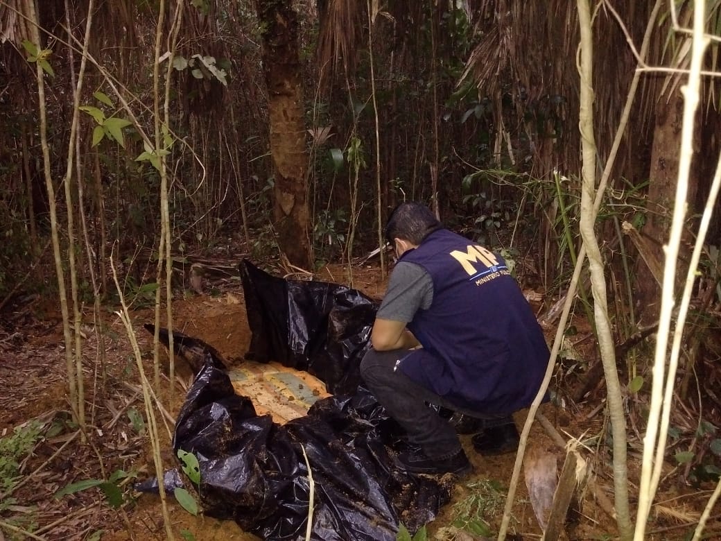 Localizan aeronave y paquetes con droga en Petén