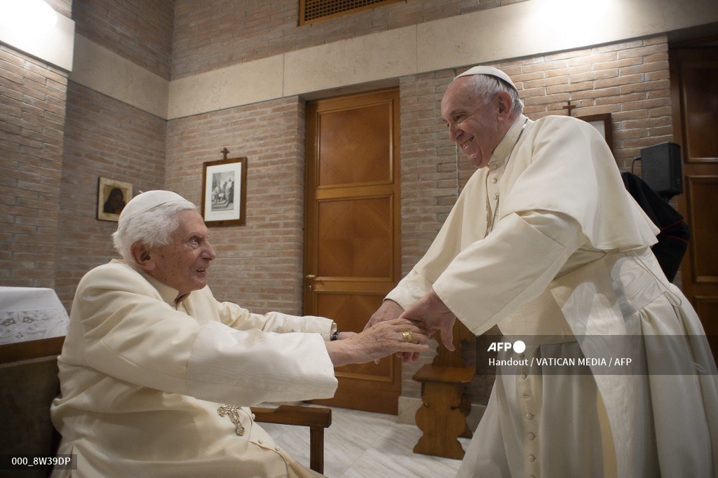 Benedicto XVI y el papa Francisco